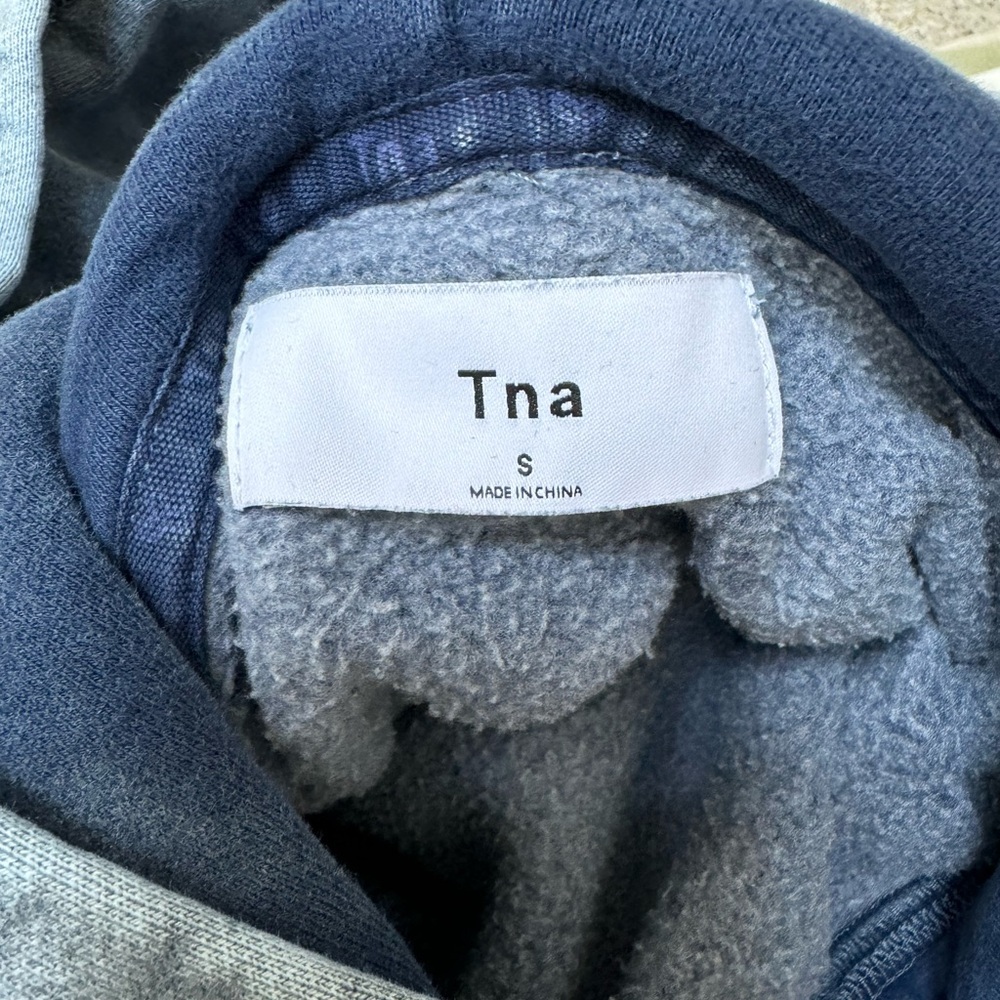 Aritzia TNA hoodie - Picture 5 of 5